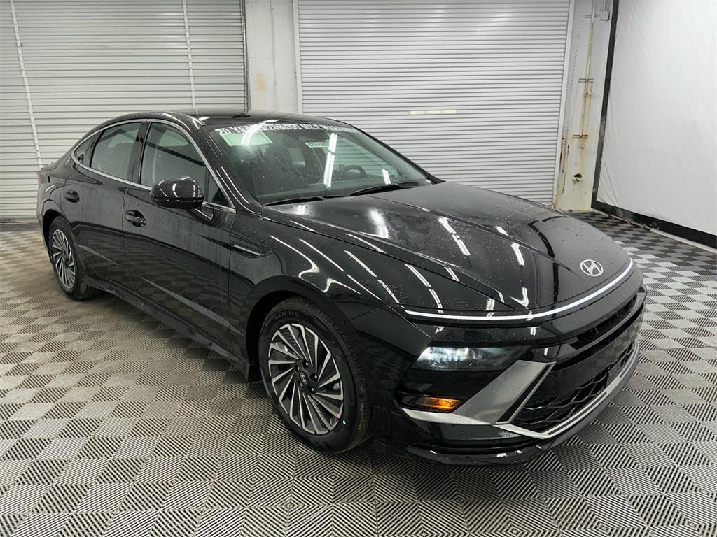 new 2025 Hyundai Sonata Hybrid car, priced at $30,338
