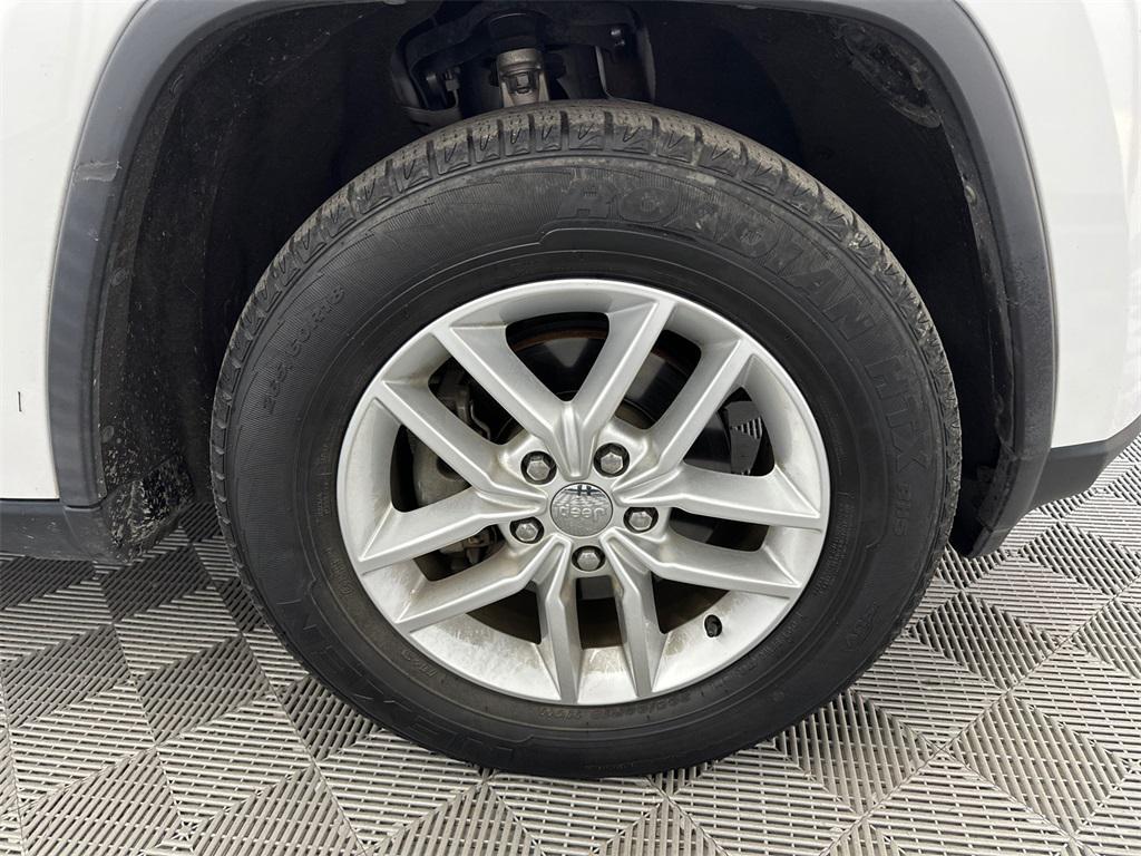 used 2017 Jeep Grand Cherokee car, priced at $14,362