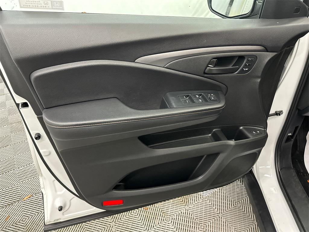 used 2022 Honda Passport car, priced at $25,372