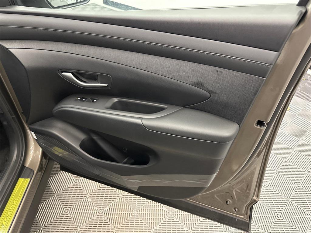 new 2025 Hyundai TUCSON Hybrid car, priced at $34,175