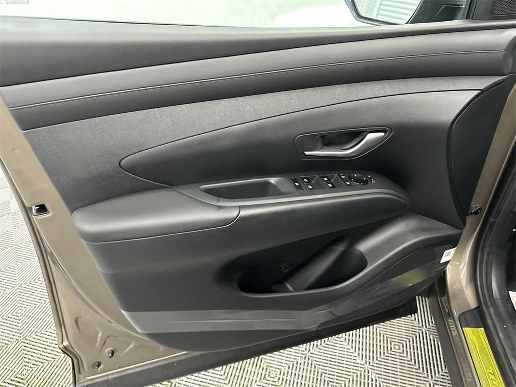 new 2025 Hyundai TUCSON Hybrid car, priced at $34,175