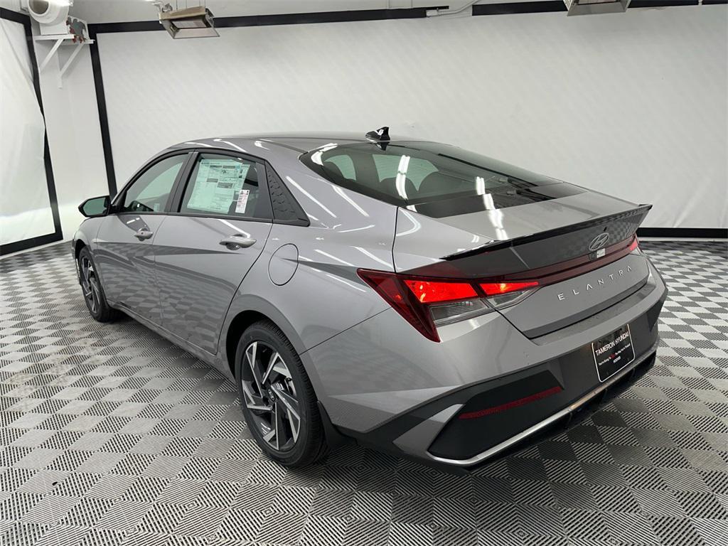 new 2025 Hyundai Elantra car, priced at $23,141