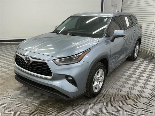 used 2021 Toyota Highlander car, priced at $30,995