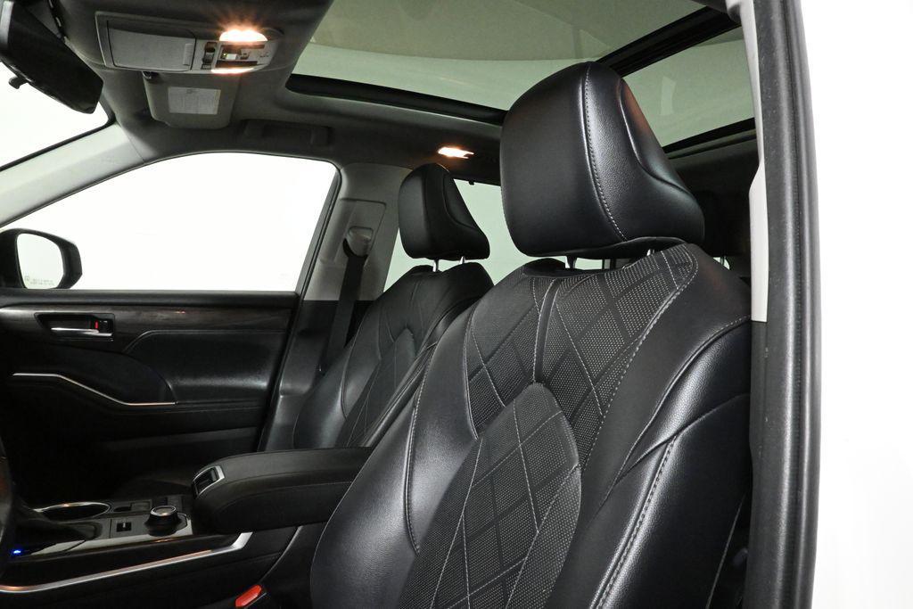 used 2020 Toyota Highlander car, priced at $31,957