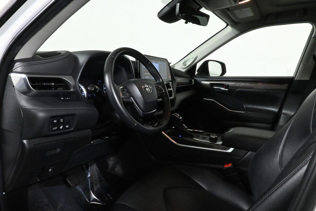 used 2020 Toyota Highlander car, priced at $31,957