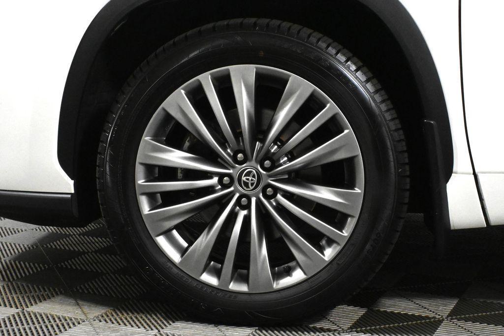 used 2020 Toyota Highlander car, priced at $31,957
