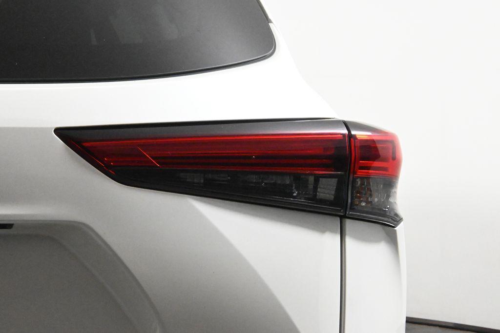 used 2020 Toyota Highlander car, priced at $31,957