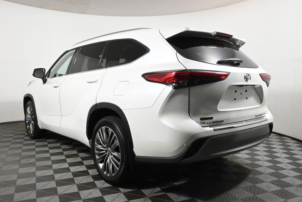 used 2020 Toyota Highlander car, priced at $31,957