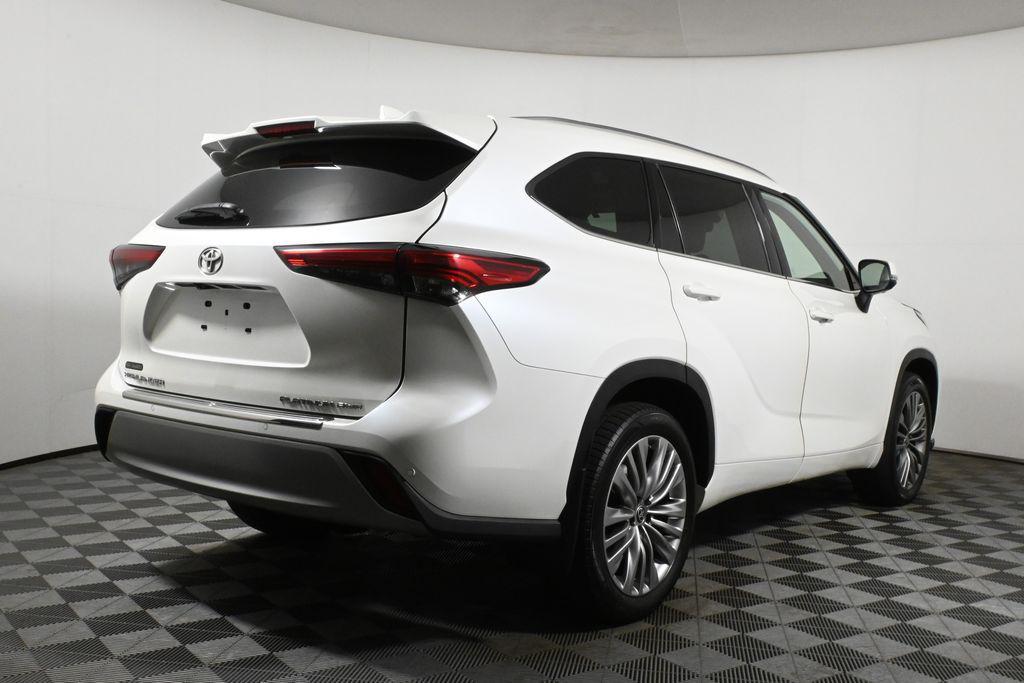 used 2020 Toyota Highlander car, priced at $31,957