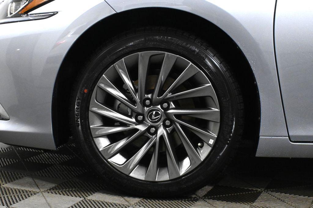 new 2025 Lexus ES 300h car, priced at $54,660
