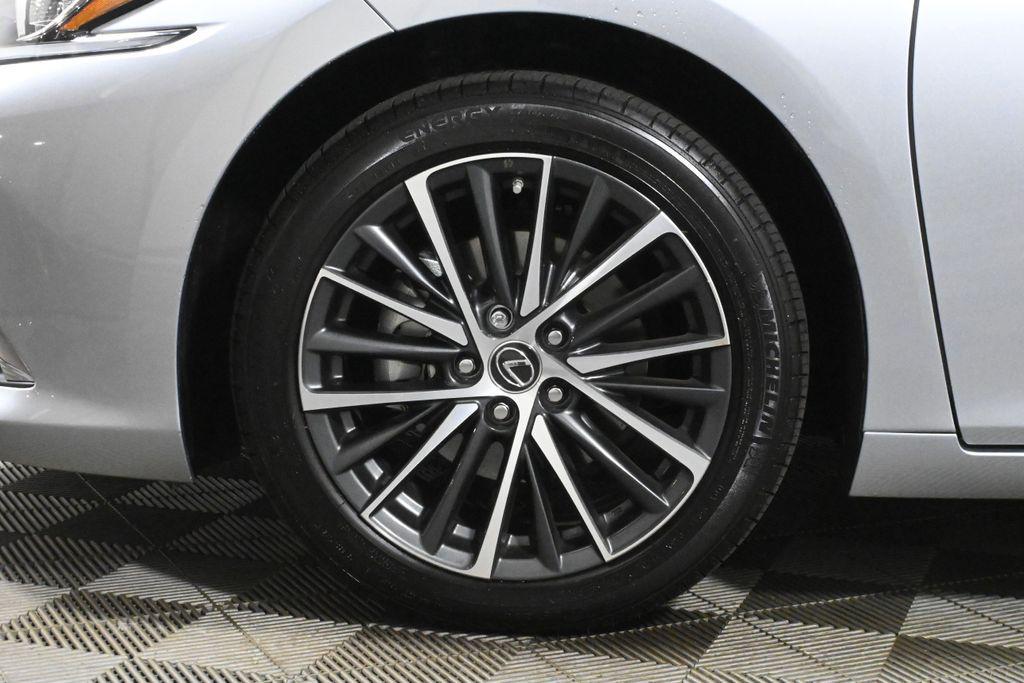 used 2025 Lexus ES 300h car, priced at $45,012