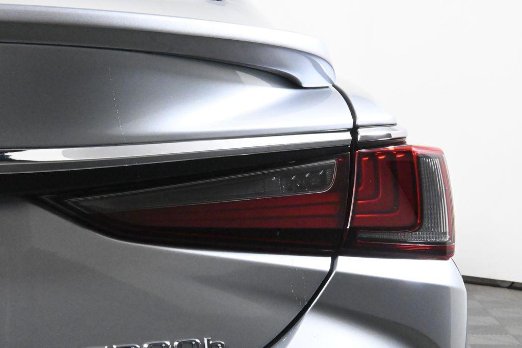 used 2025 Lexus ES 300h car, priced at $45,012