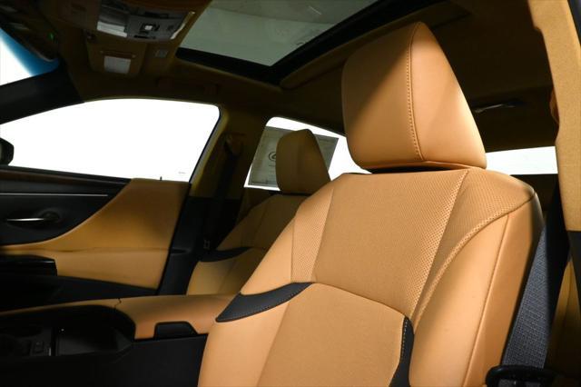 new 2025 Lexus ES 300h car, priced at $50,045