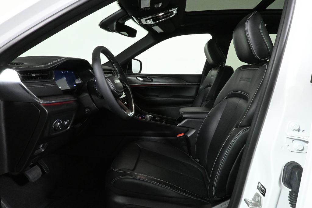used 2024 Jeep Grand Cherokee car, priced at $45,577
