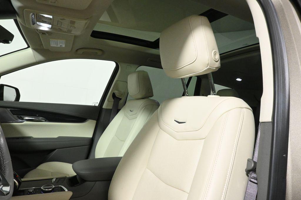 used 2022 Cadillac XT6 car, priced at $35,995