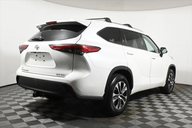 used 2020 Toyota Highlander car, priced at $27,997