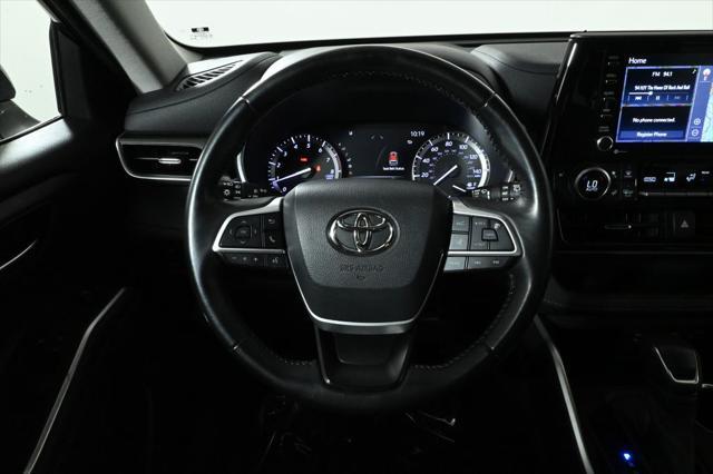 used 2022 Toyota Highlander car, priced at $34,994