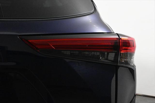 used 2022 Toyota Highlander car, priced at $34,994