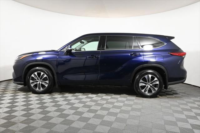 used 2022 Toyota Highlander car, priced at $34,994