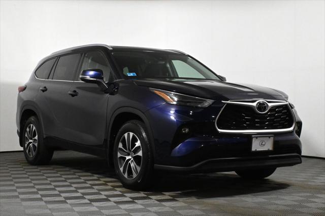 used 2022 Toyota Highlander car, priced at $34,994