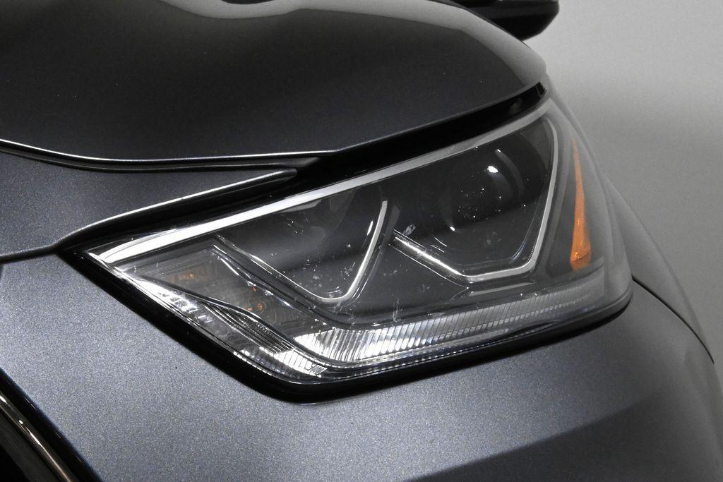 used 2021 Toyota Highlander car, priced at $33,996
