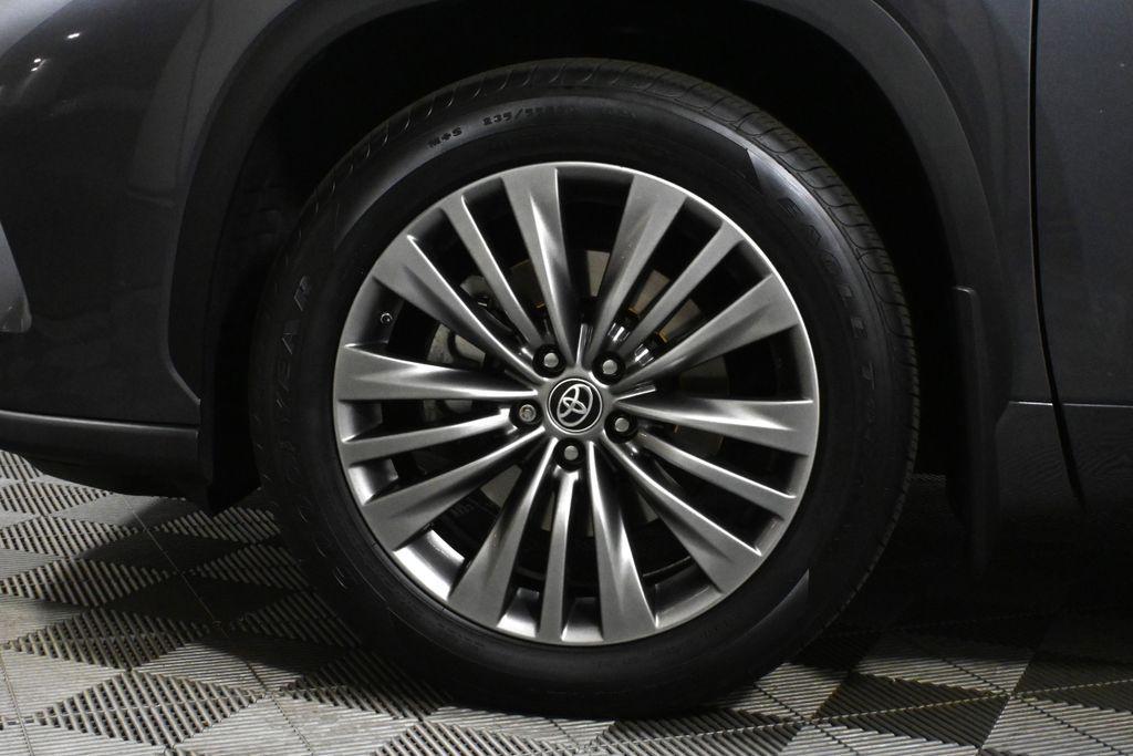 used 2021 Toyota Highlander car, priced at $33,996
