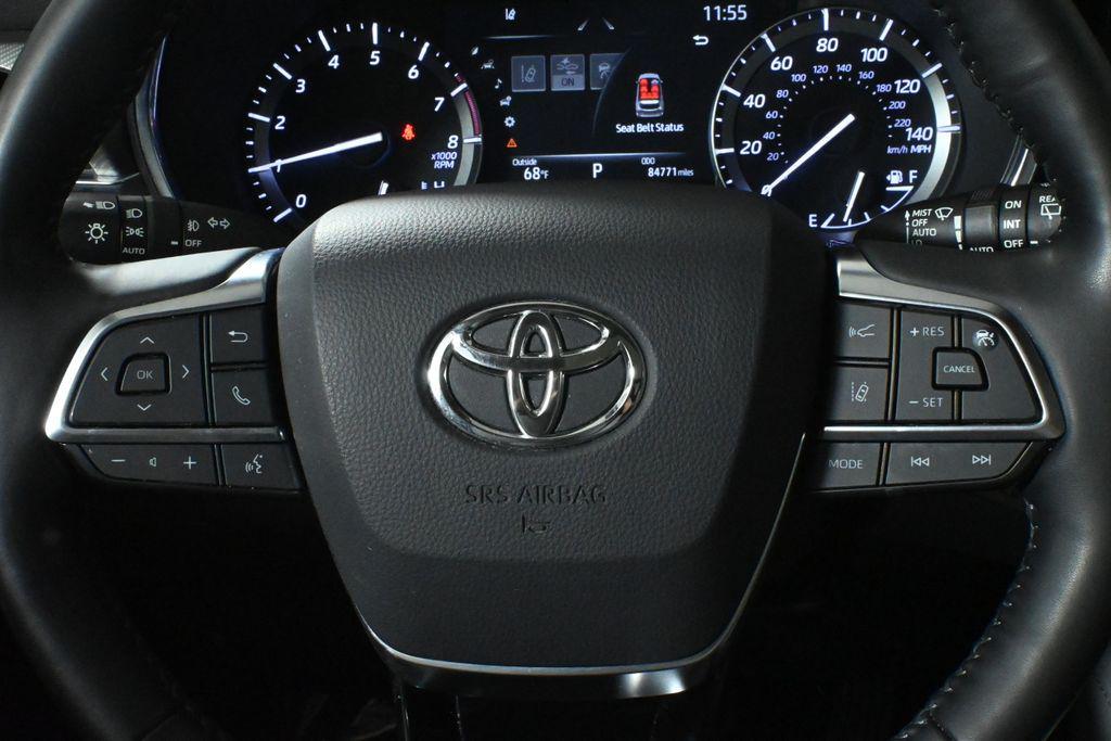 used 2021 Toyota Highlander car, priced at $33,996