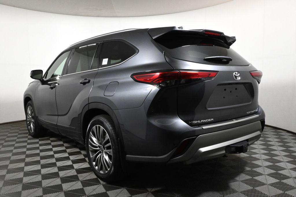 used 2021 Toyota Highlander car, priced at $33,996