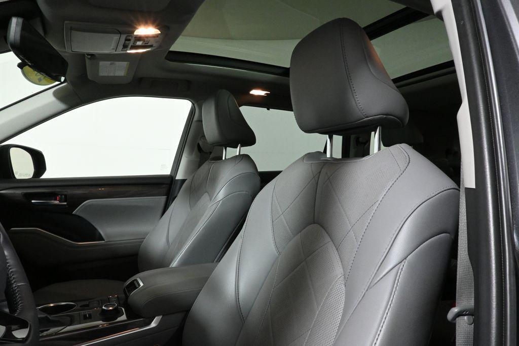 used 2021 Toyota Highlander car, priced at $33,996