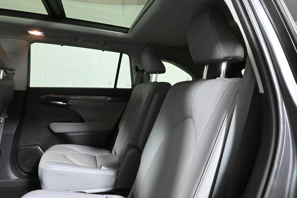 used 2021 Toyota Highlander car, priced at $33,996