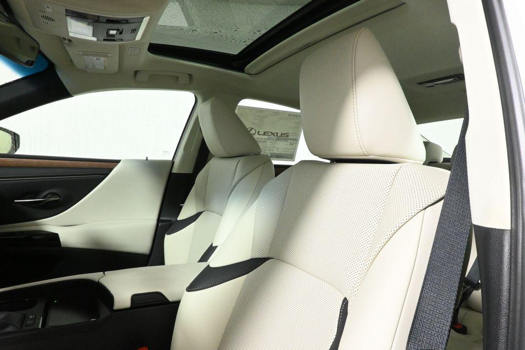 new 2025 Lexus ES 300h car, priced at $51,425