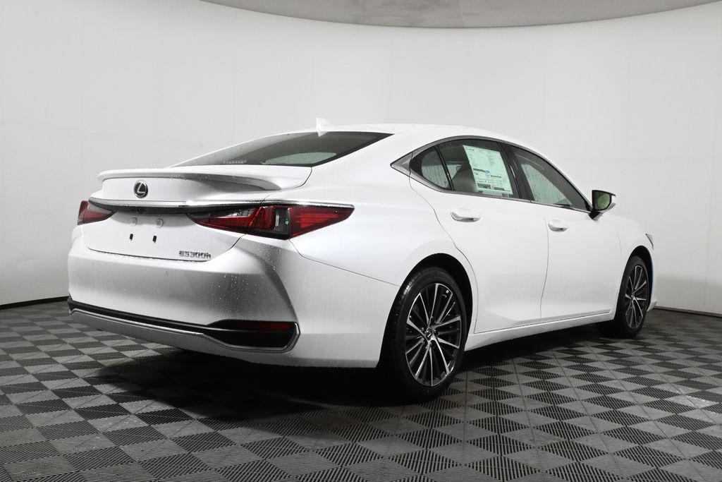 new 2025 Lexus ES 300h car, priced at $51,425