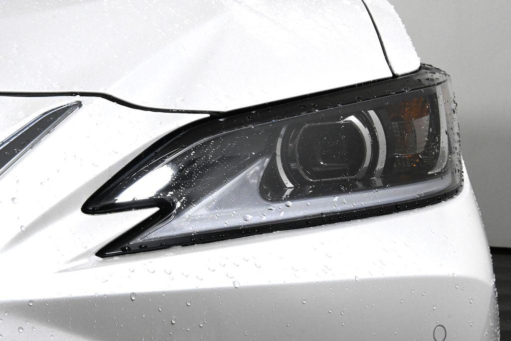 new 2025 Lexus ES 300h car, priced at $51,425