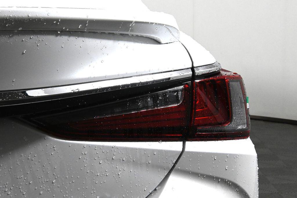 new 2025 Lexus ES 300h car, priced at $51,425