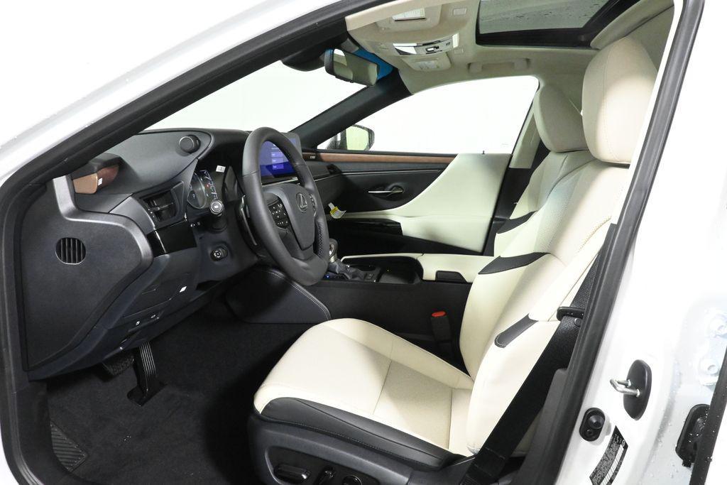 new 2025 Lexus ES 300h car, priced at $51,425