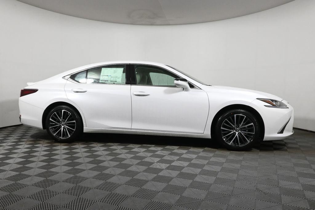 new 2025 Lexus ES 300h car, priced at $51,425