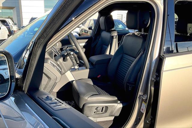 new 2025 Land Rover Discovery car, priced at $77,028