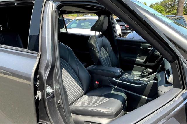 used 2023 Toyota Highlander car, priced at $43,499