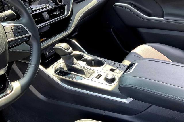 used 2023 Toyota Highlander car, priced at $43,499