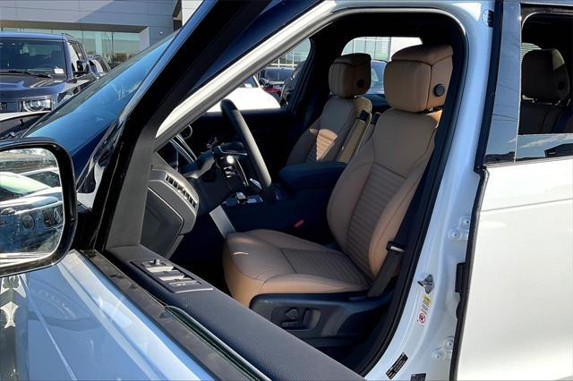 new 2025 Land Rover Discovery car, priced at $83,428