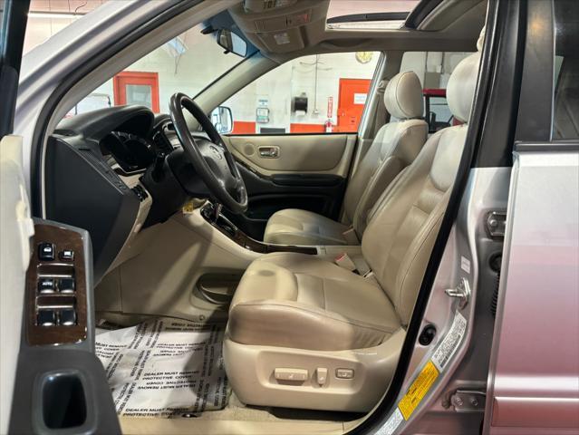 used 2002 Toyota Highlander car, priced at $8,999