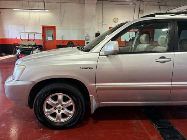 used 2002 Toyota Highlander car, priced at $8,999