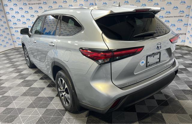 used 2020 Toyota Highlander Hybrid car, priced at $34,990