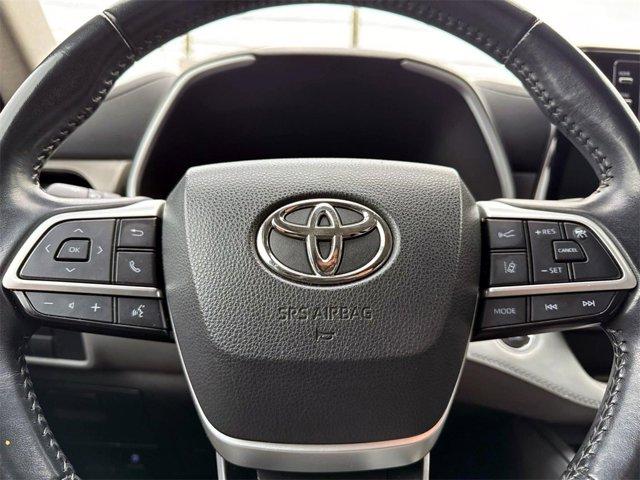 used 2022 Toyota Highlander car, priced at $30,123