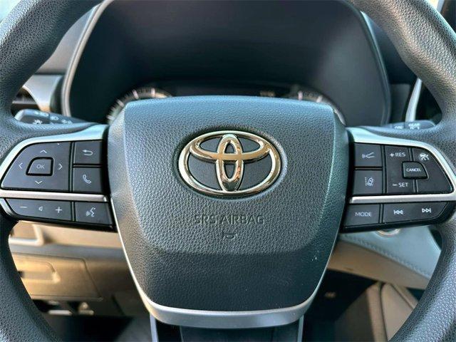 used 2023 Toyota Highlander car, priced at $32,400