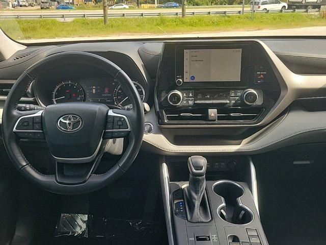 used 2023 Toyota Highlander car, priced at $31,300