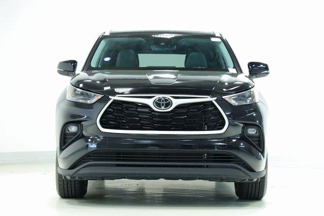 used 2022 Toyota Highlander car, priced at $30,250
