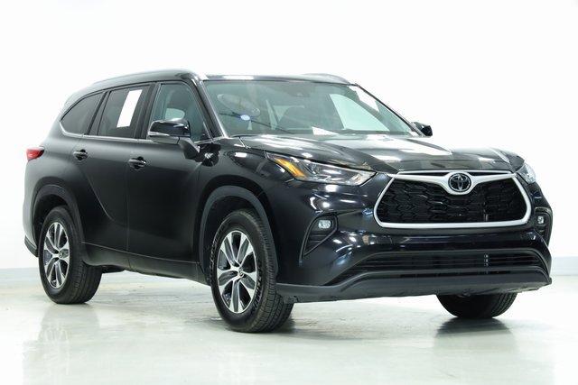 used 2022 Toyota Highlander car, priced at $30,250