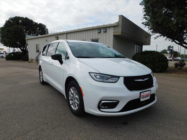 new 2024 Chrysler Pacifica car, priced at $39,500