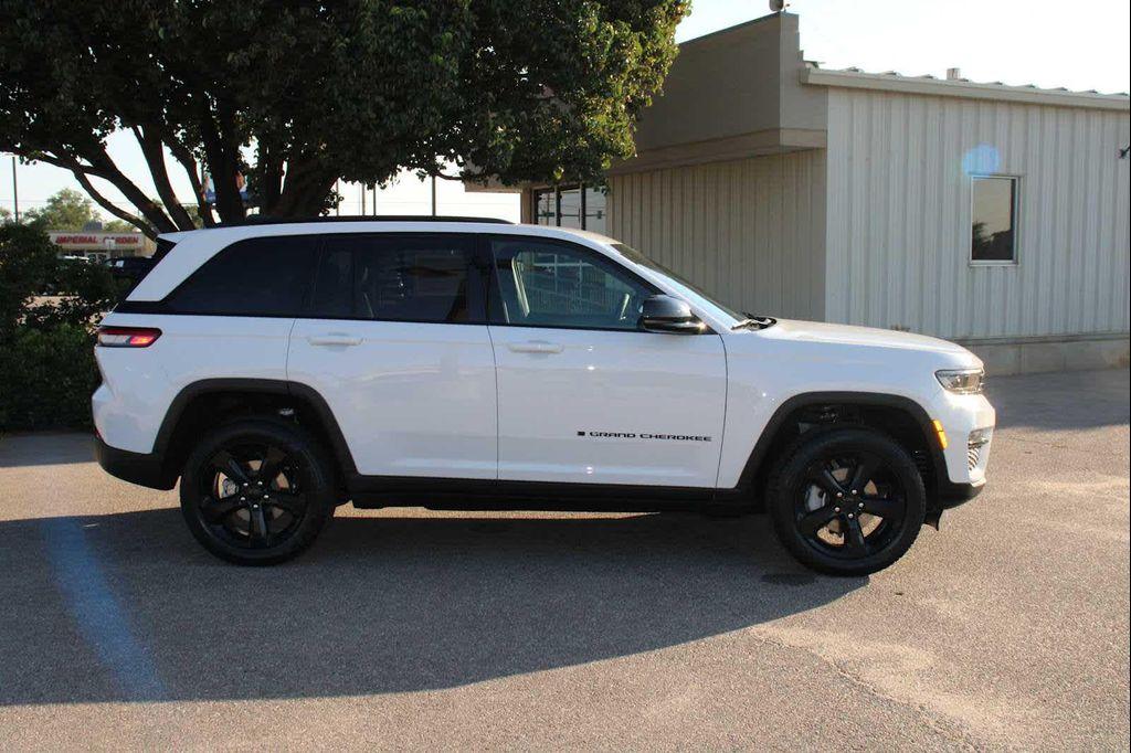 new 2025 Jeep Grand Cherokee car, priced at $50,620
